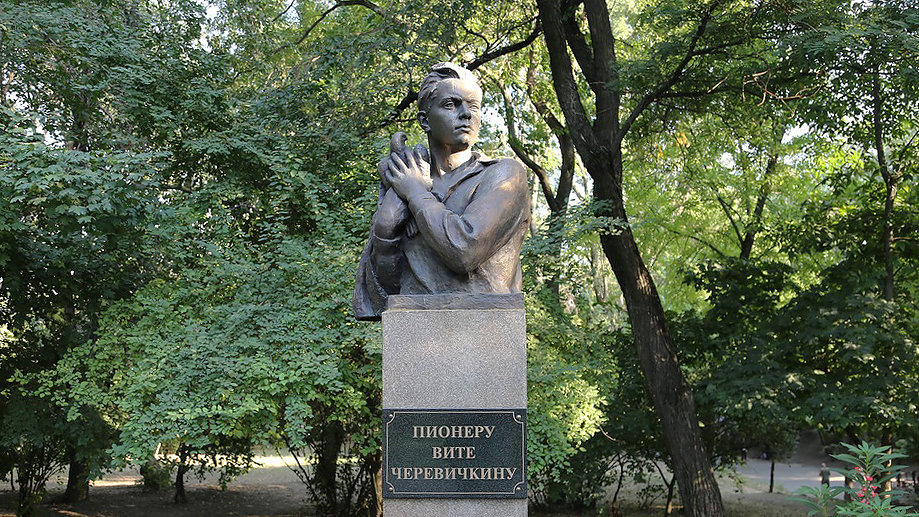 Последняя голубка в руках ребенка